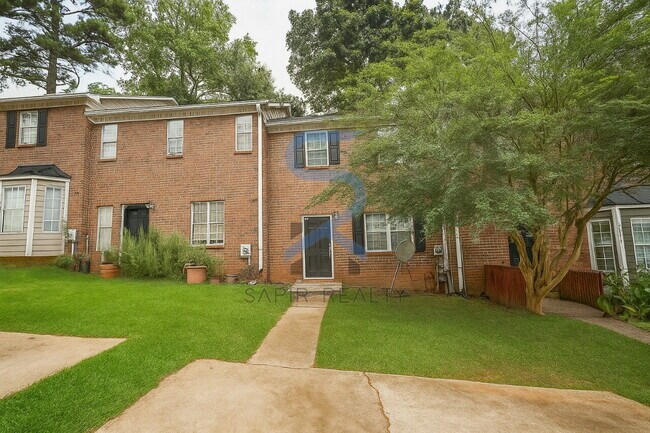Primary Photo - Move in before October 31st and choose you...