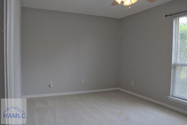 Building Photo - 2356 Rowe St