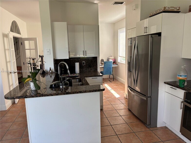 Building Photo - 4361 Dogwood Cir