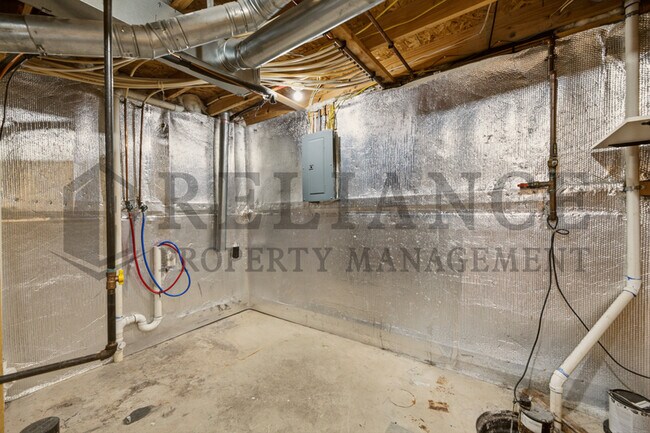 Building Photo - 2770 N Parkridge Ct