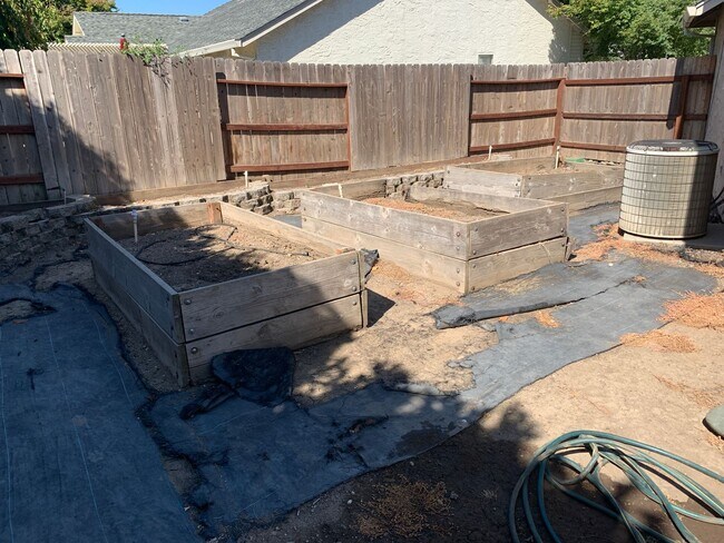 Building Photo - Easy freeway access!  DeGarmo Park!!