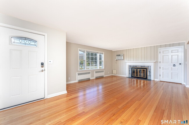 Building Photo - 233 Unionville Ave