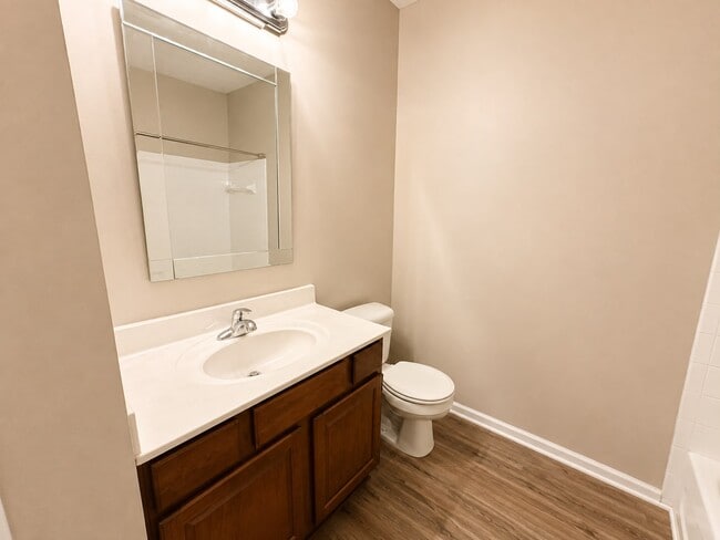 Building Photo - 2704 Bradford Commons Dr