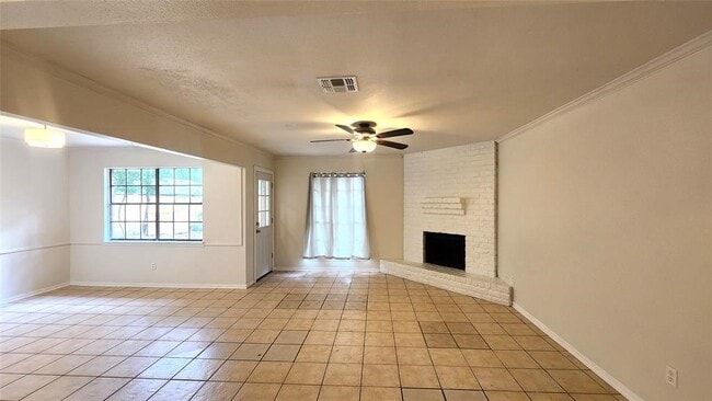 Building Photo - 2702 Foliage Green Dr