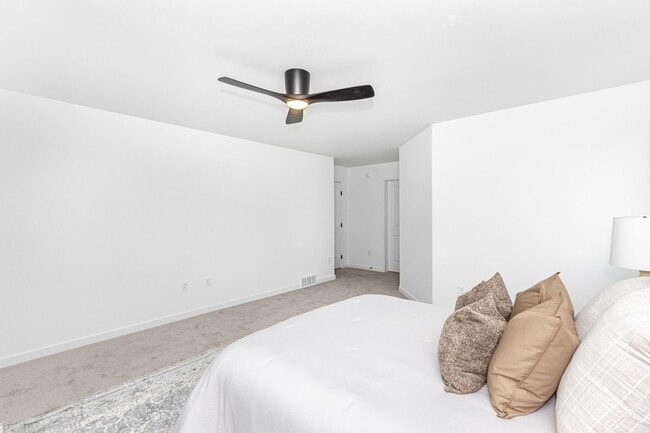 Building Photo - 3 Bed 2.5 Bath Single Family Home