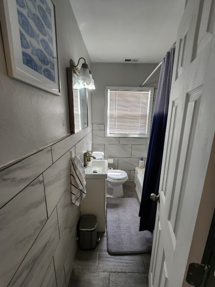 Building Photo - 626 N Oliver St