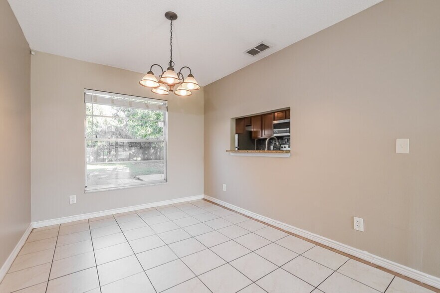 Building Photo - 713 Fenwick Dr