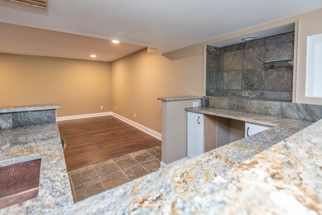 Building Photo - 720 Vista Hills Ct