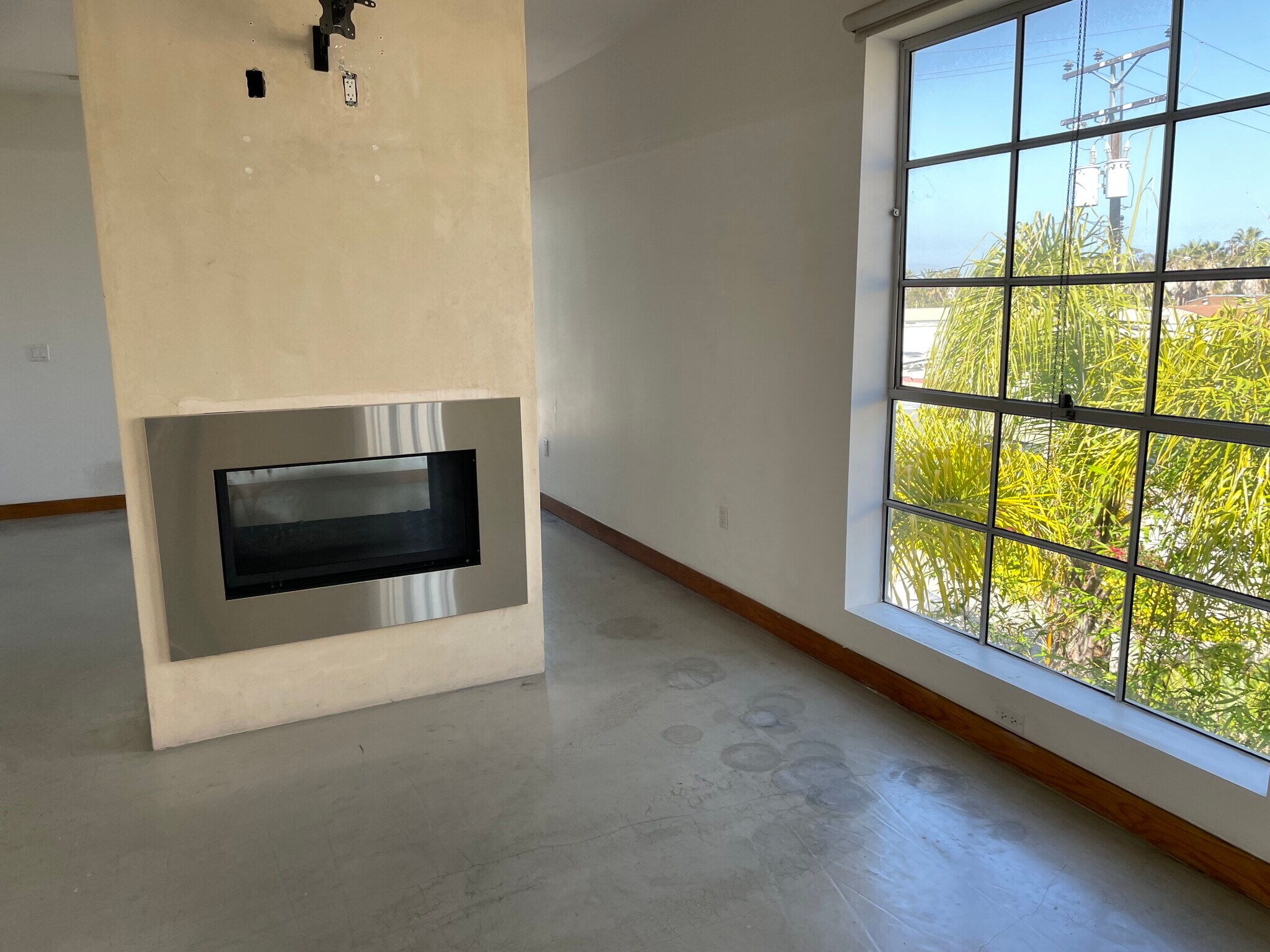 Building Photo - 116 E Yanonali St