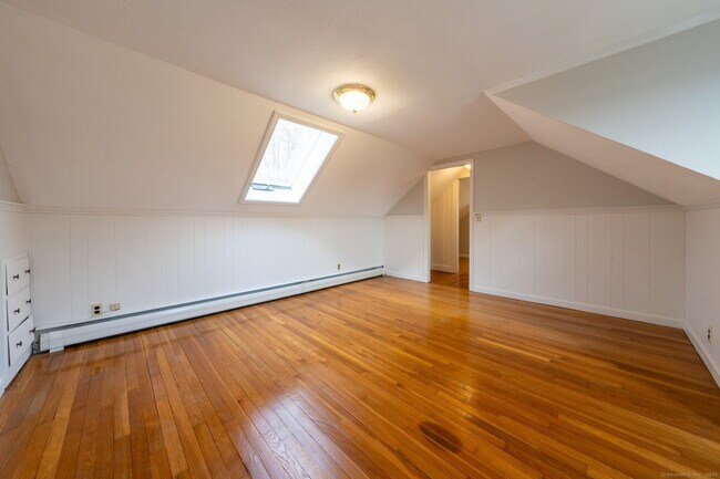 Building Photo - 10 Woodland Ter 1