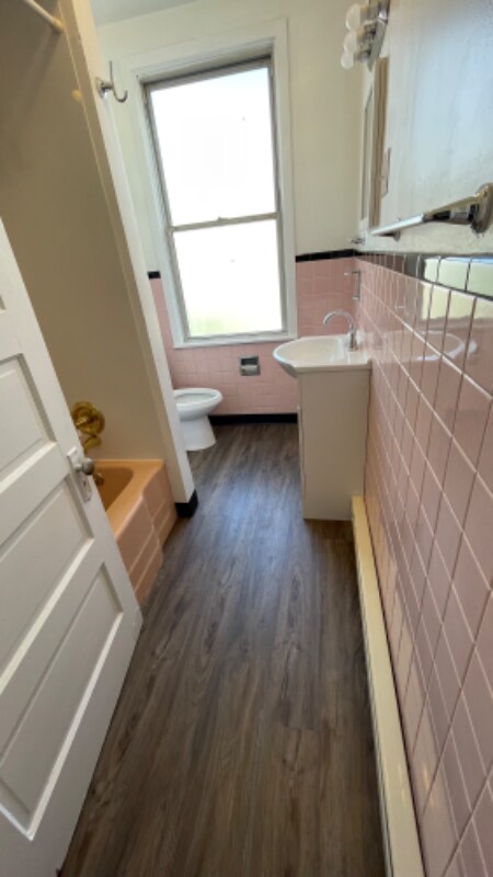 Building Photo - 2404 Charcot St