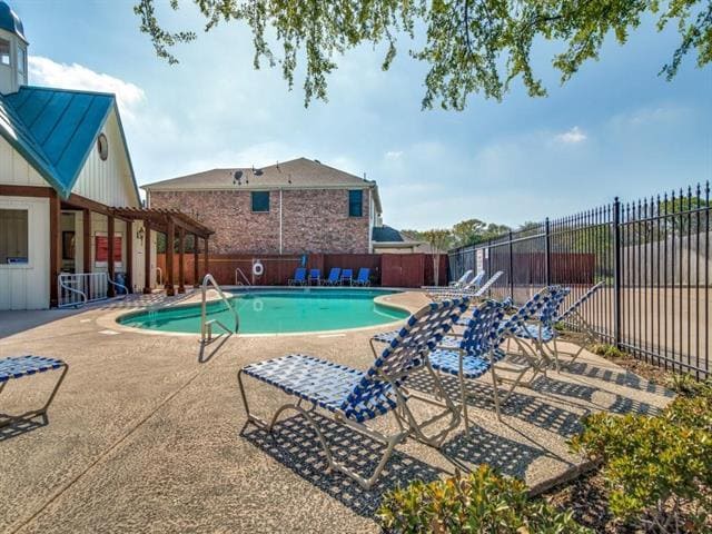 Building Photo - 720 Holly St