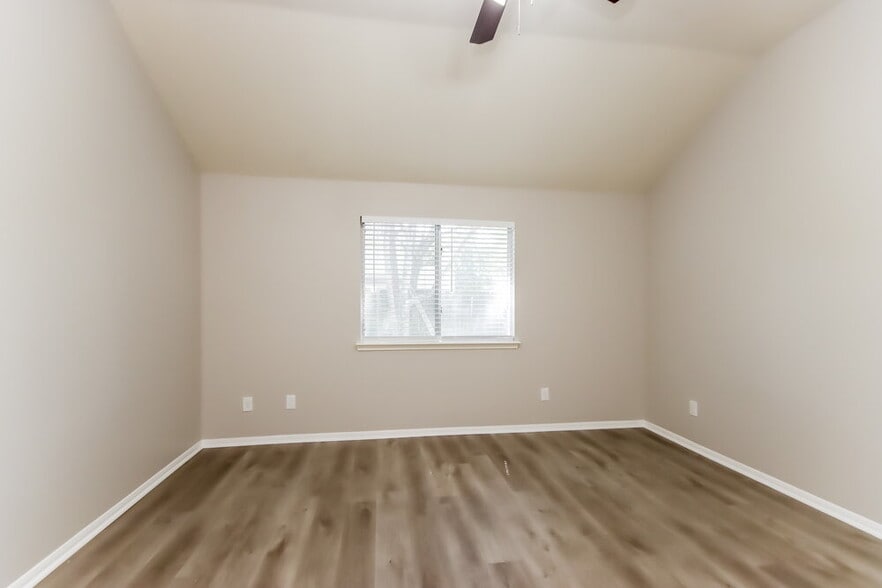 Building Photo - 18718 Timber Trace Dr