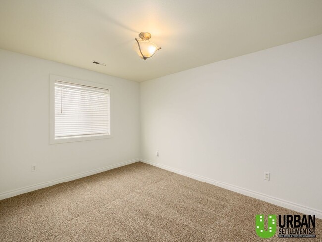 Building Photo - Downtown home for rent.