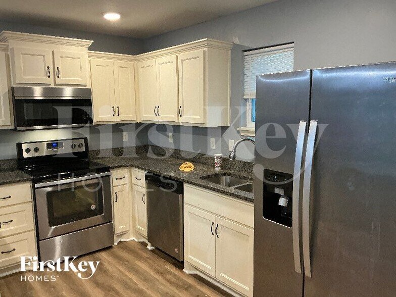 Building Photo - 5110 N Bellaire Ave