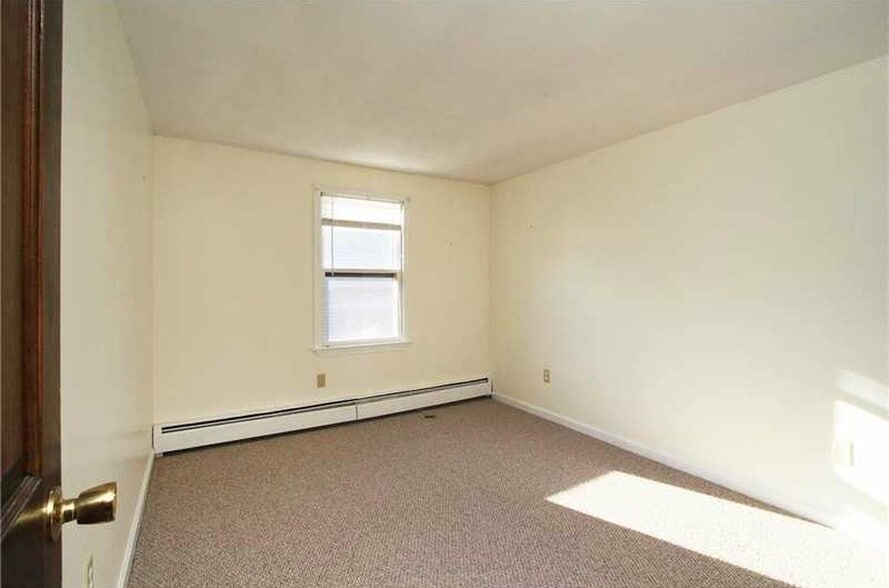 Building Photo - 18 Homer St