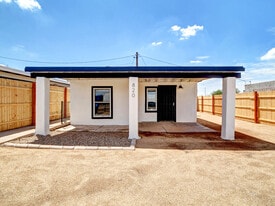 Building Photo - 820 S 15th Ave