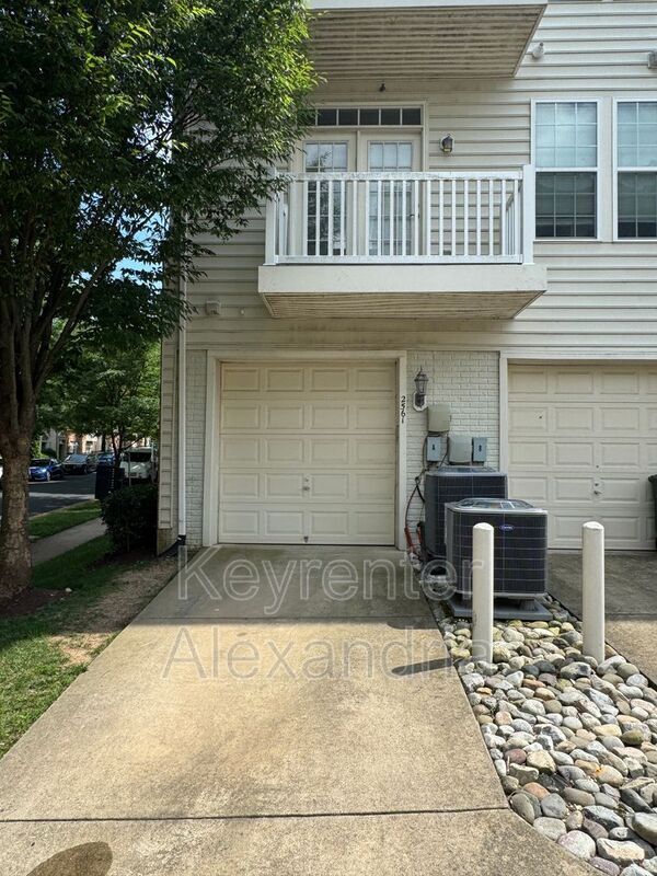 Building Photo - 2561 Eastbourne Dr