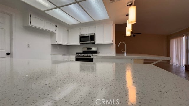 Building Photo - 13677 Ivanpah Rd