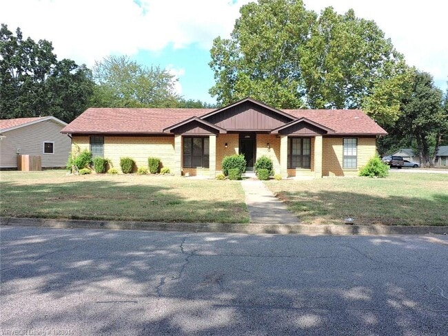 Building Photo - 8617 Meadow Dr