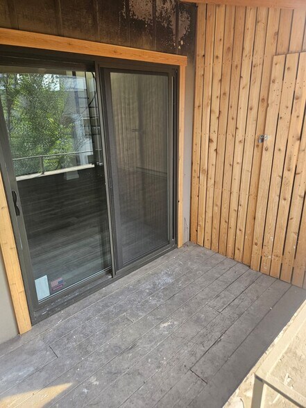 Balcony - 125 Burgundy Hill Ln
