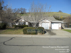 Building Photo - Cute 3 Bedroom Home with Spacious Backyard