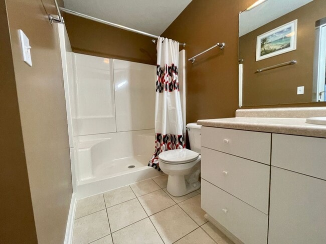 Building Photo - Spacious 4 Bedroom 3 Bathroom home