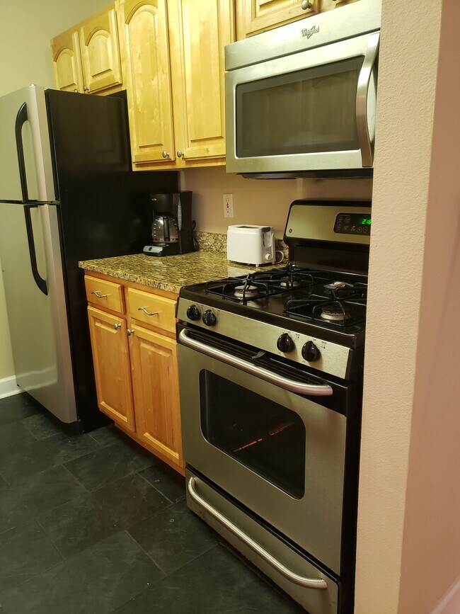 Building Photo - 2071 Dixie Belle Dr