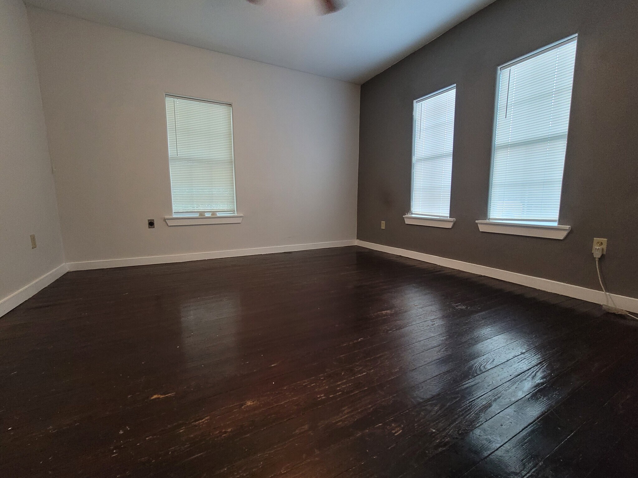 Building Photo - 1812 Avenue I