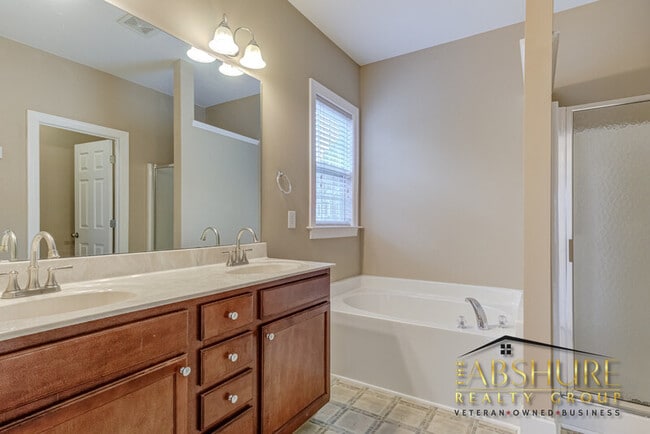 Building Photo - 325 Timber Meadow Lake
