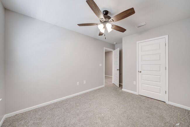 Building Photo - 5028 Rivergrass Dr