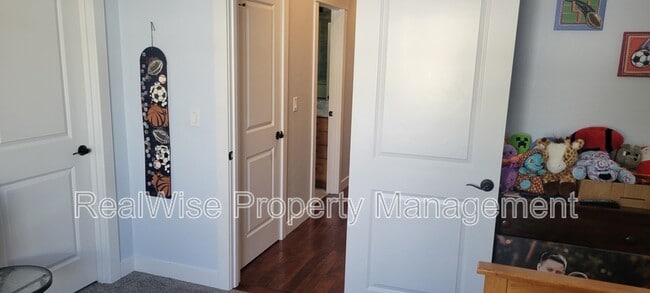 Building Photo - 235 Needlewood Dr