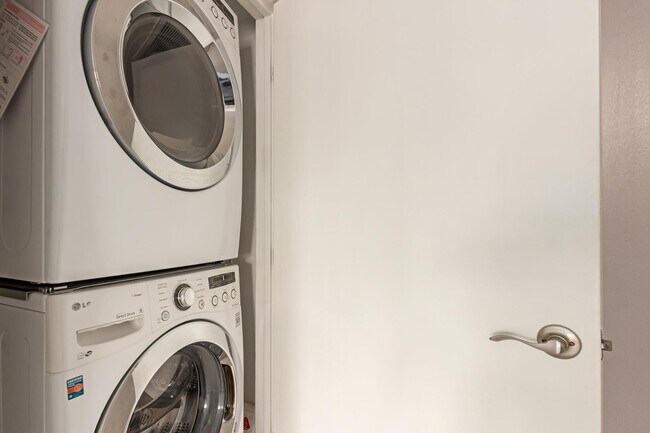 Building Photo - 7436 E Chaparral Rd