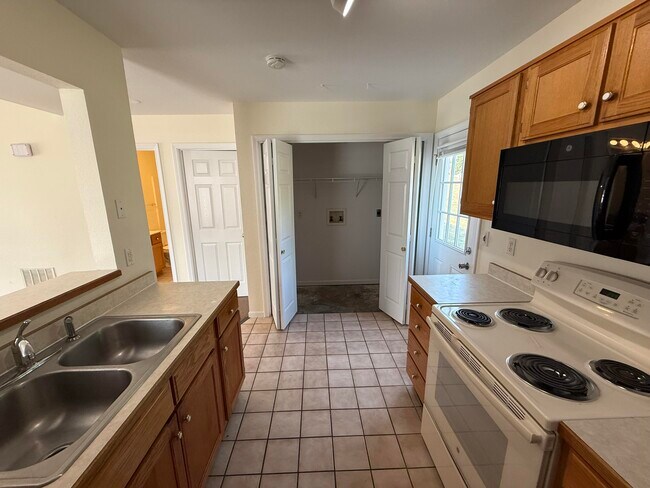 Building Photo - 1326 N Frideriki Dr