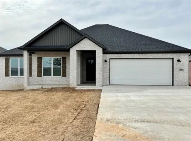 Primary Photo - 941 Round Top St