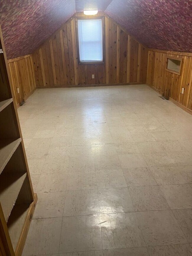 Building Photo - 3 Bedrooms, 2 Bathrooms Single Family Home in Brainerd, MN w/detached garage