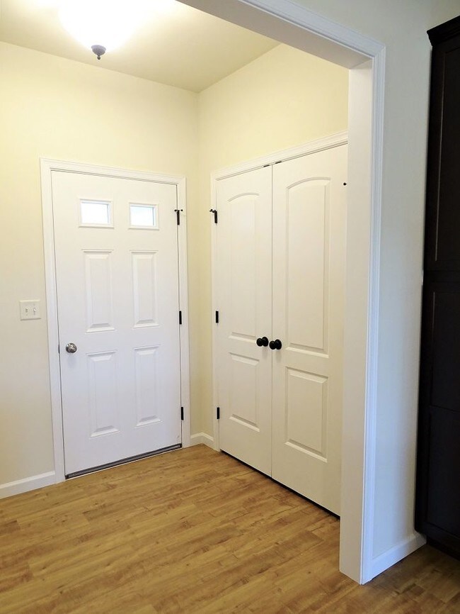 Building Photo - 329 Cedar Hollow