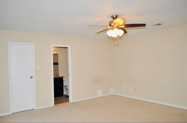Building Photo - 2379 Briarwest Blvd