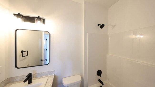 Building Photo - 2 Bed 2 Bath - Downtown Anacortes - NAS Whidbey - Island Hospital
