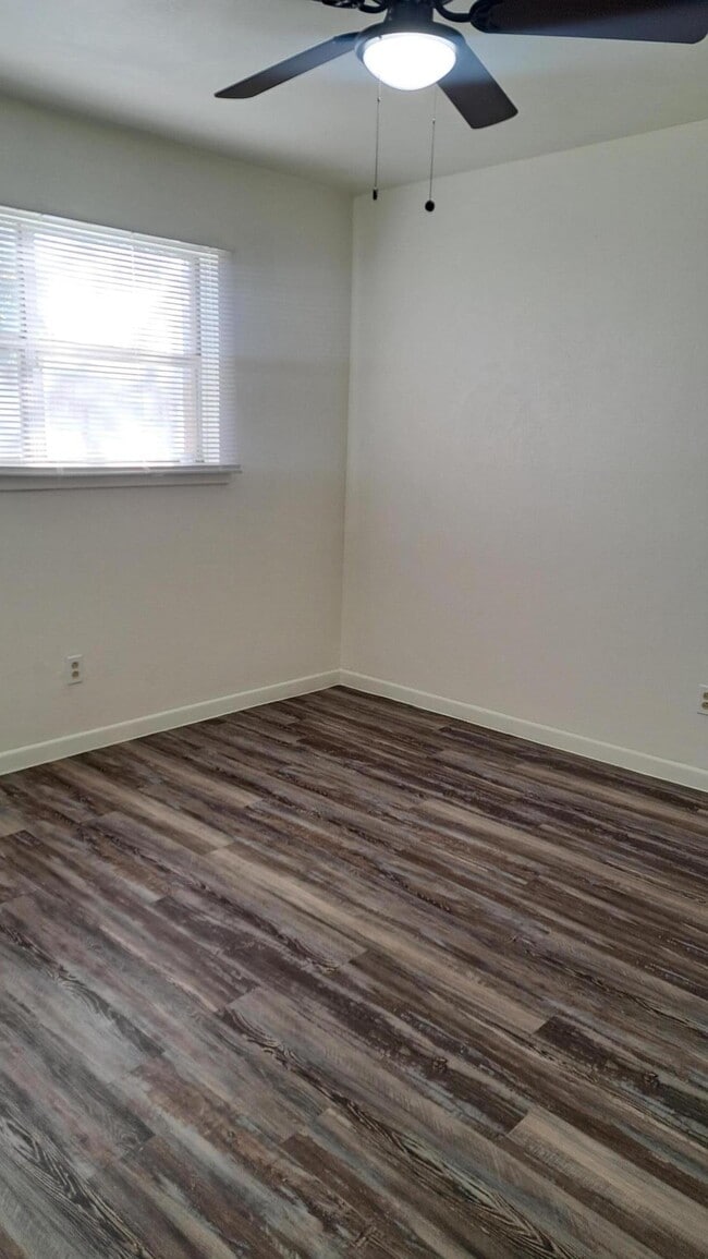 Building Photo - 3404 Elkhart Ave