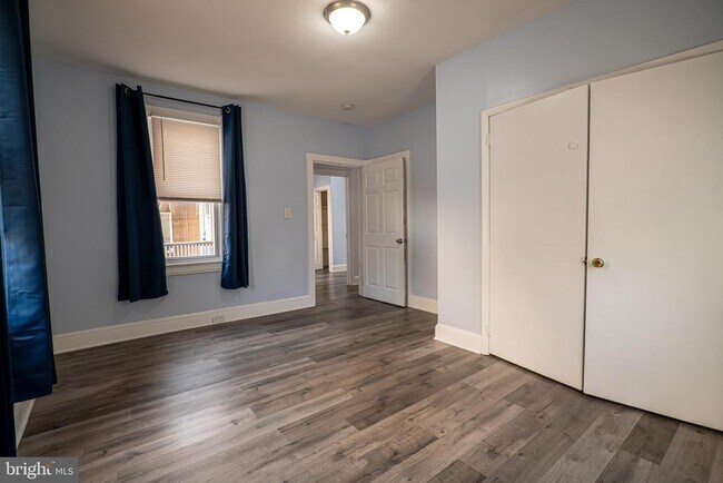 Building Photo - 241 Victoria St