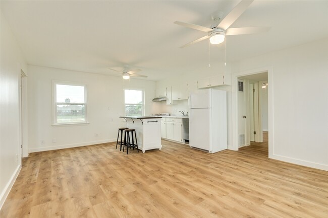 Building Photo - 7204 Avenue N 1/2 Rear