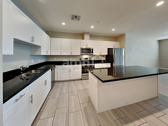 Building Photo - 20772 W Thomas Rd