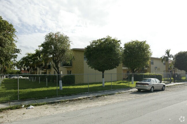 Building Photo - 11695-11697 NW 2nd St