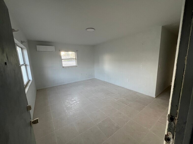 Living room - 2033 Jo An Dr