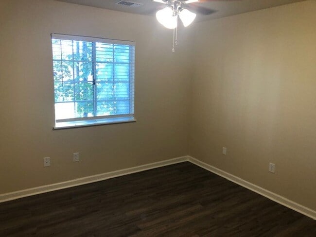 Building Photo - #17-Greenbriar
