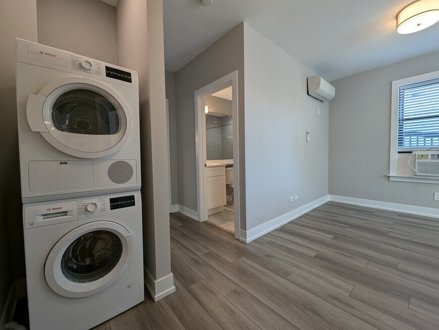 Building Photo - 3935 N Janssen Ave