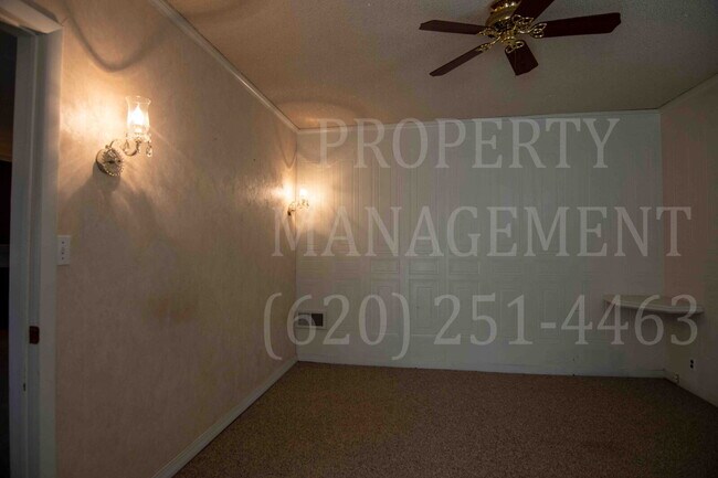 Building Photo - 4 Bedroom 1 Bath