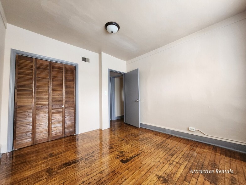 Building Photo - 1056 S Mason Ave