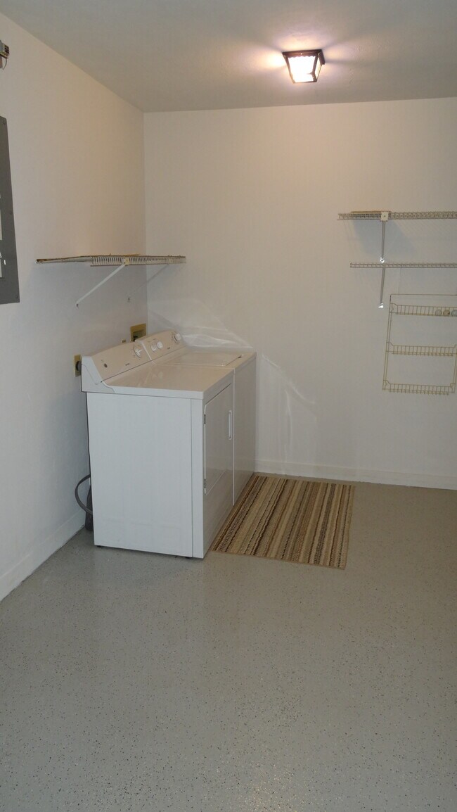 Building Photo - 2342 N Gadsden Pt